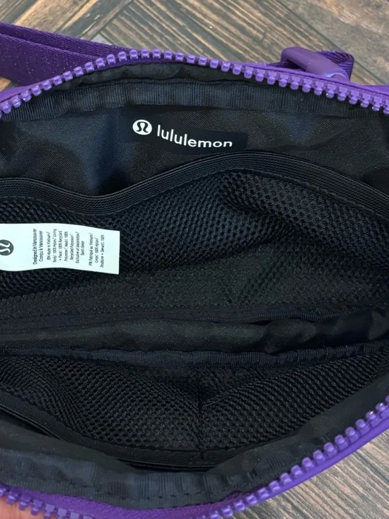 NWT Lululemon Everywhere Belt Bag In College Purple - Picture 5 of 9